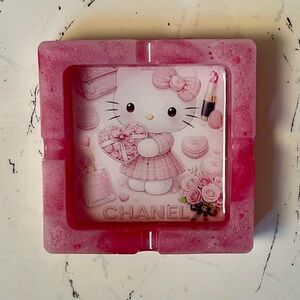 Hello Kitty Luxury Valentine Designer Ashtray | Elegant Decor